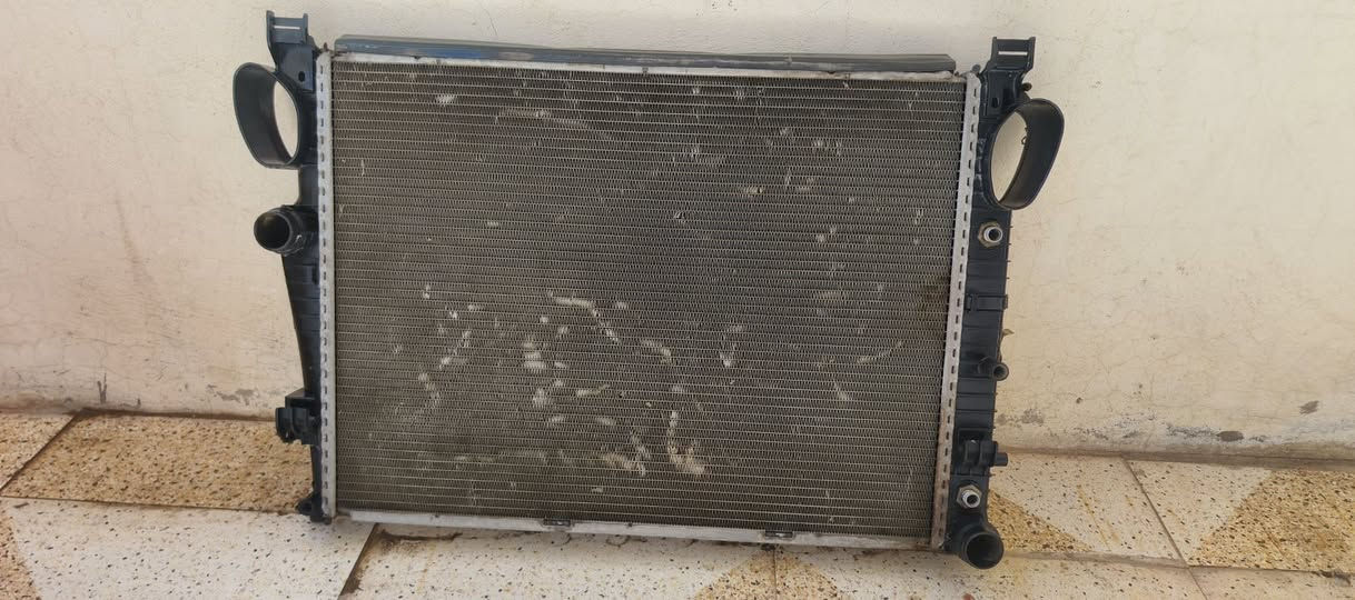 راديتر غواص محرك 8 سلندر كانت تنقص مي وعبالي الراديتر وبدلته واتضح انه الدبه مكسوره وبدلته وبقت هاي عدي احتياط كلت ابيعها سعره 60الف
***********
