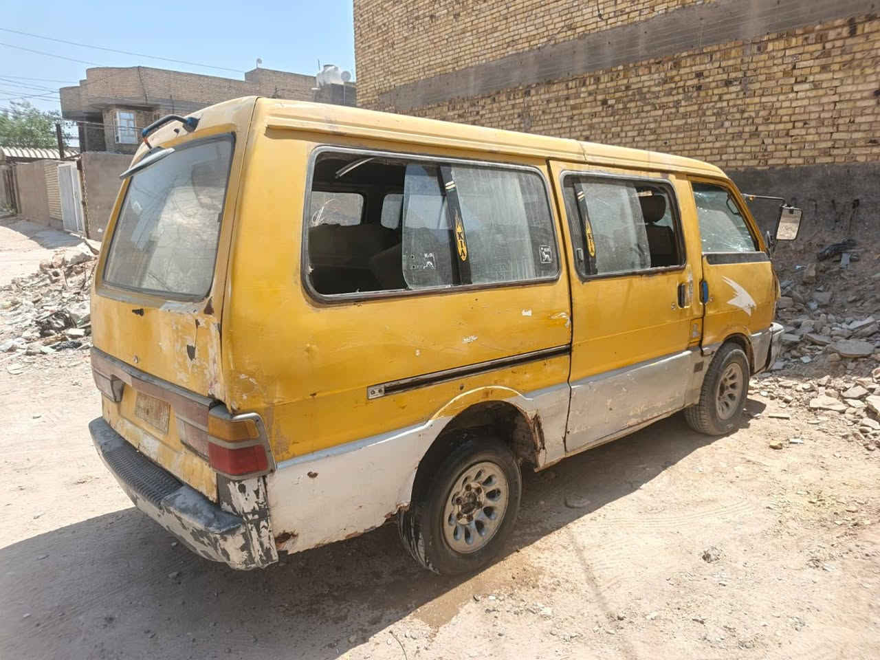 بسته للبيع موديل ٩٤ سياره شواصي كير اكسن حداديه تخم تاير جاهزه بس محرك بيه بخار قليل بدي بلا ضربه شواصيه انضاف بلا راعي سعره ١٦٠٠ وبيه مجال  مال بيع متوازي على بيعته راعيه بلنجف ببصخير *********** رقم راعيه مكلف بلنشر
