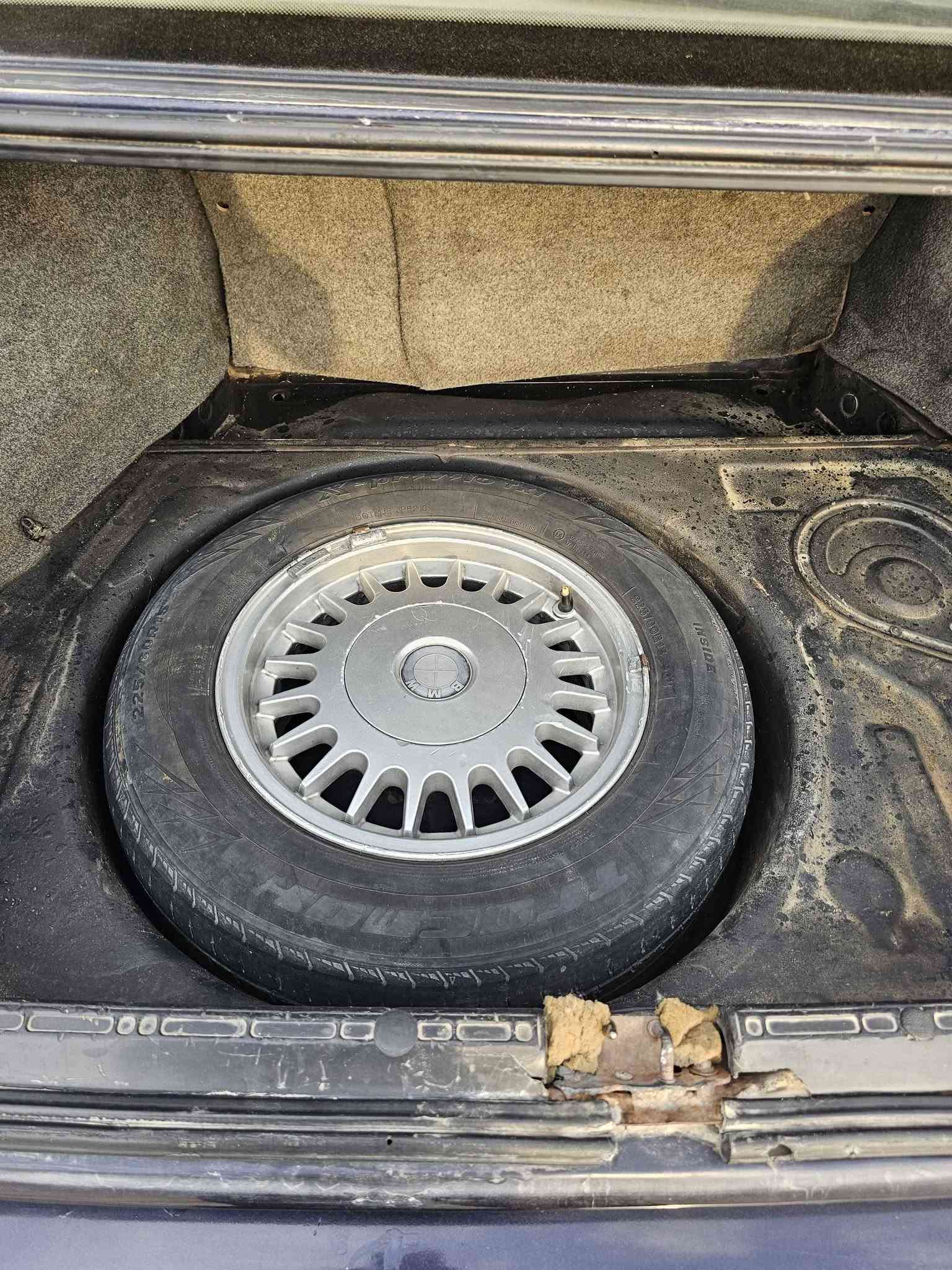 بيع مستعجل BMW 1994جديده يعنى الكلمه كير محرك تبريد حداديه كهربائيات كفاله عامه السعر 38 حله شارع 60
*********** حلة, بابل
