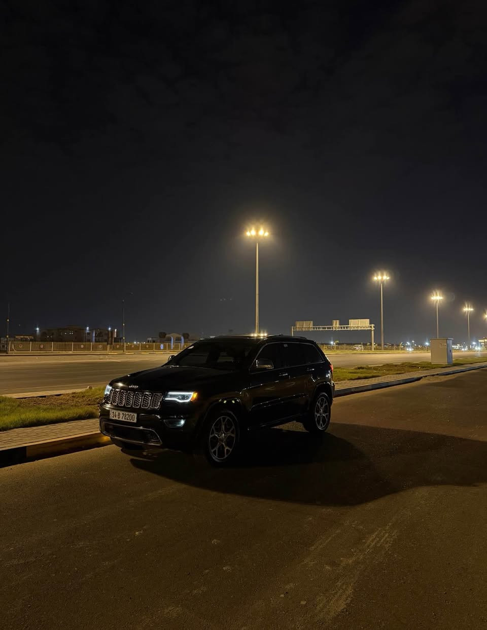جيب جراند شيروكي 
2018 مرمزة 2022 
رقم بصرة 
لمتد فول مواصفات 
صبغ حزام بدون دواخل 
السعر 150 وبيها مجال 
للاستفسار *********** البصرة, العراق
