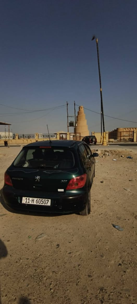 بيجو فرنسي 307 موديل 2005  رقم بغداد إنكليزي سنويه  لغاية 2030بسمي السياره جارده.. وبيها ضربه على البارد الباب الخلفي جهة السائق محرك وكير حاويه .تبريدها خير من الله ثلج+ تدفئة بيها منظومة غاز حكومية 40 لتر..تخم تاير حتى السبير جديد بعده مانازل الگاع..وعدة متكامله.. الداخل على الابلاد.. مكانها بغداد الشعب.وسعرها 43 او مراوس 7 راكب/***********
