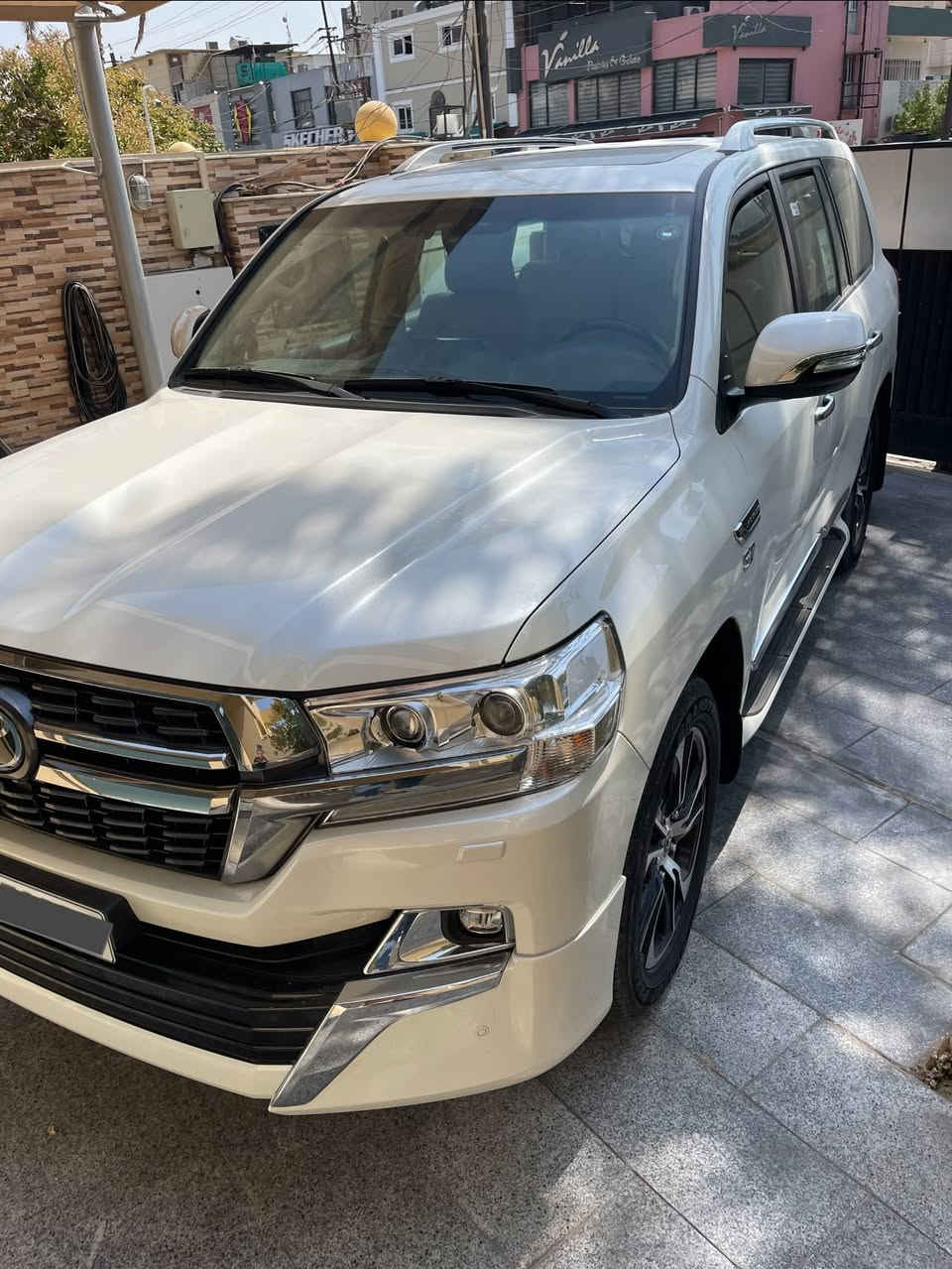السلام عليكم
للبيع لاندكروز 2021 vx.r 5700 
انضف لاندكروز بالعراق بهذا الموديل
ماشية ١٠ الاف كيلو فقط

فول مواصفات السيارة جكات وكامرات محيطية وباقي مواصفات اللاندكروز المعروفة مغلفة ppf بالكامل والسيارة بعدهة بحالة الوكالة  مكفولة كفالة عامة

رقم اربيل الجديد وسنوية وهزة جديدات 
تفاصيل اكثر والشراي يتصل على الرقم ***********
