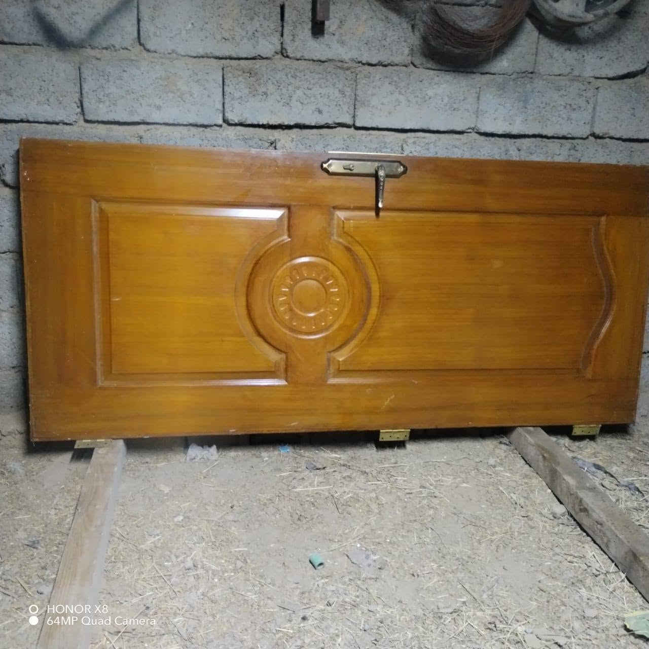 أبواب عدد ١٠ درجه اولى مصبوغ وكيلون كامل للبيع سعر الباب ٣٥الف مكان بغداد ***********
