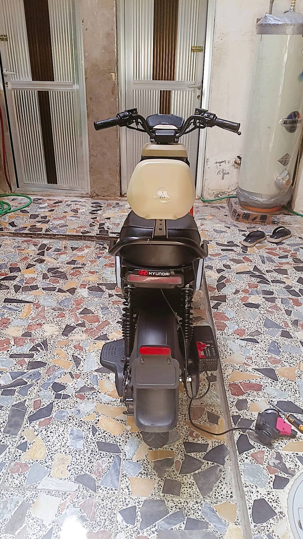 دراجه U2 دراجه راقيه وبيه مواصفاته فوق ماتتخيل تجي خمسه بطاريات الكبارشركه البطاريات واحد عراقي  حجمهن ٣٢ انبير والسرعه الحقيقيه ٨٥ دراجه شحجي عليه قليل بحقه العنوان بغداد مدينه الصدر 