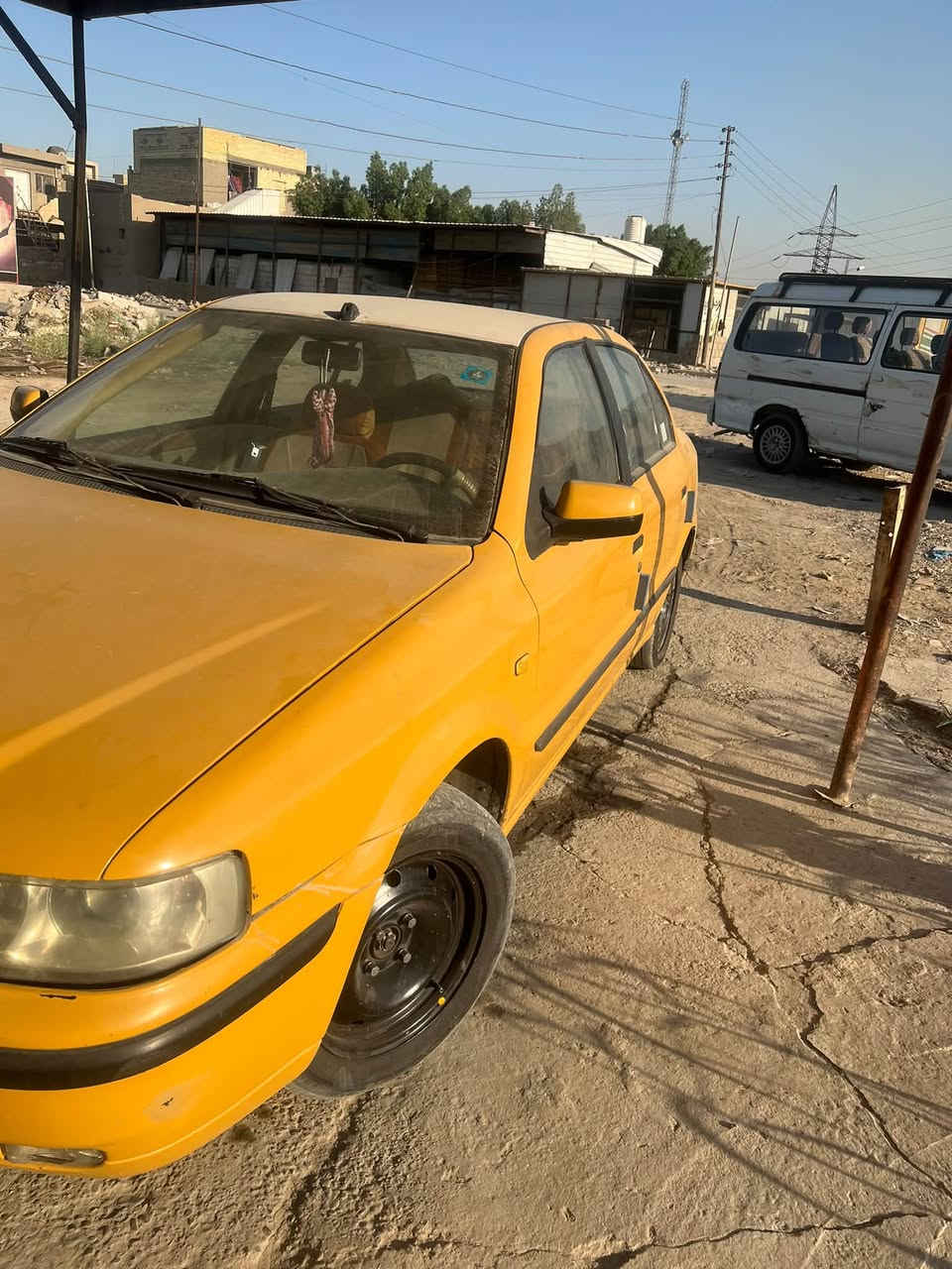 سلام عليكم بيع مستعجل سمند 12 سيارة شوفت عينك نضافة معمر بيهة بس دوس الباقي مكفول سيارة مكينة تبخر وسدر تعبان مصفرة هية وغرمات تحويل ثاني يوم سعر 34 وبيهة شي بصيط رجان المو شراي لا يتصل مكان بغداد شعب رقم ***********
