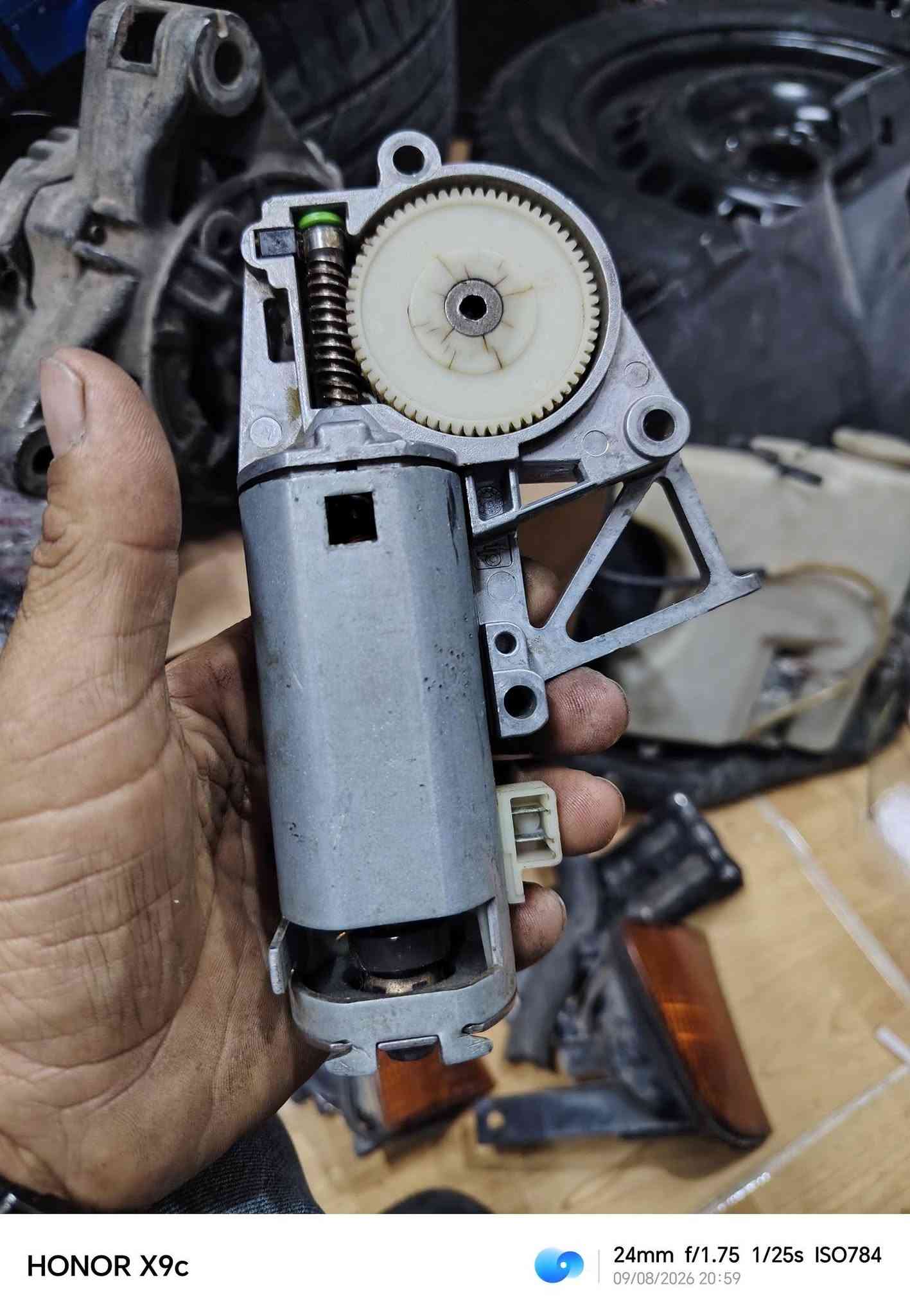 سڵاو سوپاس بۆ وەرگرتنی  پۆستەکەم
 ئەشیایی وردەو هۆکی 500 و  700 جەکی بیلاد بەردەستەو تایەو ویل چیتان ویست بەردەستە 
سلێمانی ابراهیم احمد
***********
***********
