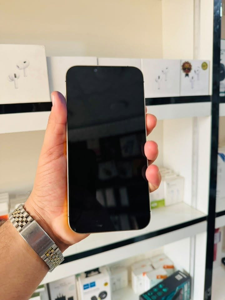 السلام عليكم 🫡
للييع iPhone 13 pro max 
ذاكرا 256 
بطاريه 100% مبدله اصليه 
نموذج M شرق اوسط دبل سيمكارت 
نضافه 90% الجهاز مطلي ذهب 
كله شغال مابيه خلل فقط مبدل شاشه اصليه تفصيخ وكامرا تفصيخ فقط اصليات وكل خلل مابيهم فيس ايدي متوقف باقي شغال صوت اتصال انترنيت كامرات مابيه خلل السعر قفل ٣٨٠ الف مكاني بغداد مدينه الصدر رقمي ***********
