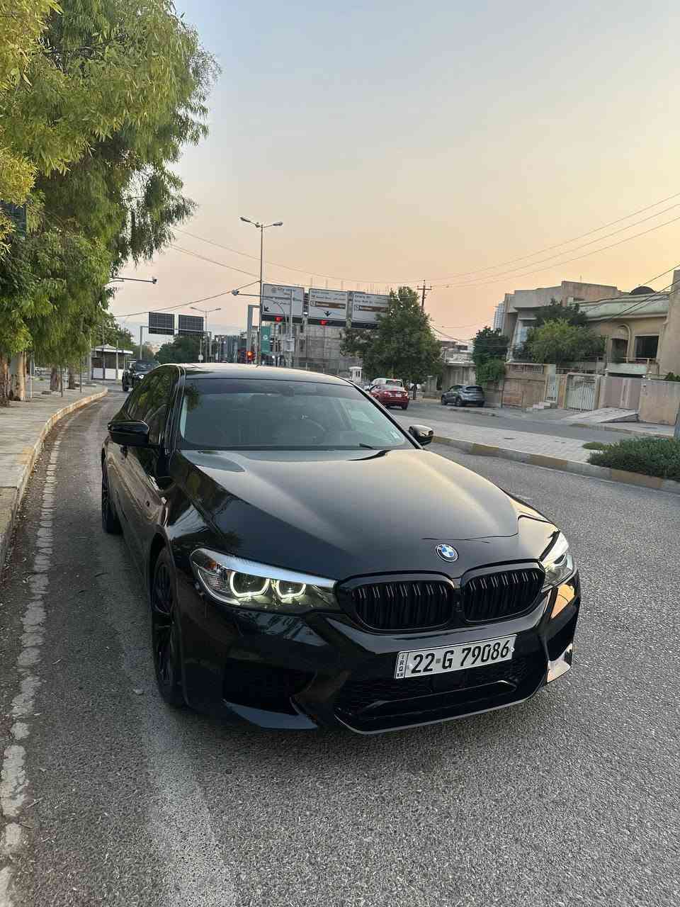 🚗 بۆ تنئۆتۆمبێلێکی بێوێنە لە جوانی و خاوێنیدا 🚗
🔥 BMW 530i - مۆدێل 2018 🔥
ئۆتۆمبێلەکە نموونەیە لە جوانی، سفری شەریکەی (ئەل عروش) بووە. مەسرەفی کاملی تێدا کراوە و بەتەواوی بێ مەسرەفە (یەک دینار مەسرەفی تیا نییە)، ئامادەیە بۆ لێخوڕین.
📌 زانیارییە سەرەکییەکان:
 * مۆدێل: 2018 (سفری شەریکەی ئەل عروش)
 * ڕەنگ: ڕەشی قەتران
 * بزوێنەر: 4 بستۆنی (Twin Turbo) زۆر بەهێز و ئابووری.
 * ڕۆیشتن: 180,222 کیلۆمەتر.
 * بۆیاخ: تەنها ٤ پارچەی لای سەکن بۆیاخە (هەردوو دەرگا و چەمەلەغی پێشەوە و دواوە)، بەبێ ناوگرتن و بێ هیچ کێشەیەک.
 * شێوەی دەرەوە: کیتی (M-Sport)ی لەسەرە، بە ویل و گریلی پێشەوەی ڕەش.
 * لایت: لایتەکانی پشتەوەی گۆڕاوە بۆ مۆدێلی 2022.
✨ مواسەفات و تایبەتمەندییەکان:
 * سڵاید.
 * ناو فۆڕمیکا و کوشن جلد (ڕەنگ قەیسی)، کوشنەکان کارەبایین.
 * ٥ پەردەی بیلاد.
 * شاشەی ئەلیکترۆنی لەگەڵ سیستەمی تەحکوماتی شاشە بە ئیشارەتی دەست (Gesture Control).
 * کامێرای دواوە، ڕادار و حاسەی پێشەوە و دواوە.
 * سوکان ڤۆلیۆم، کروز کۆنترۆڵ (تەحکومی خێرایی) و هەموو تەحکوماتێک لەسەر سوکان.
 * ٤ مۆدی لێخوڕینی جیاواز (Eco, Normal, Sport, Individual).
 * ڕووناکی ناوەوە (Ambient Light) بە چەندین ڕەنگ.
 * سیستەمی ئەپڵ کارپلەی (Apple CarPlay).
 * بەسمەیە و ٣ سویچی بیلادی لەگەڵدایە.
 * سیستەمی Auto Hold و هاندبرێکی کارەبایی.
 * تەبرید مەرکەزی.
 * تابلۆی هەولێرە.
💰 نرخ: 215 و مەجالی تێدایە.
📞 بۆ پەیوەندی کردن:
📱 ***********
📍 شوێن: سلێمانی السليمانية, العراق
