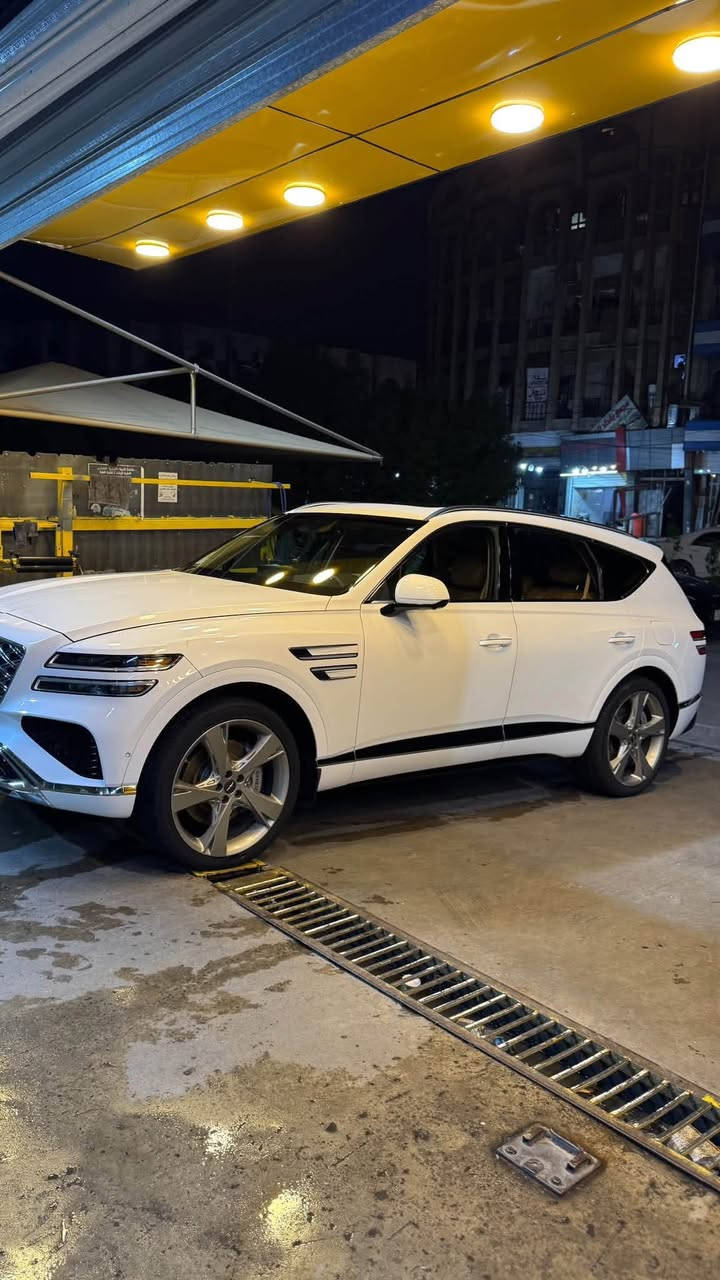 ‏GV80 2023 PRESTIGE V6
📌 محرك السيارة :  3500 TWIN TURBO V6 
📌كير السيارة ZF الماني ٨ سرعات

📌عداد السيارة: مستوردة بعداد ٢٣ الف ميل وحالياً 34 ونص قابل للزيادة يعني بلعراق فقط ماشيه 12 الف ميل.
📌ابرز المواصفات:
السيارة فول مواصفات سبورت برستيج،داخل جملي مميز،عداد 3D بلكامل جميع مقاعد السيارة كهرباء،المقاعد الأمامية تدفئة وتبريد وكهرباء مع خاصية المساج للسائق،سقف السيارة مصنوع من ال كنتارا،مقاعد السيارة من جلد النابا على شكل بقلاوة،جميع ابواب السيارة كهرباء(شفط)ويل بقياس ٢٢ انج مع تاير مشلن بلادي،بردات خلفية كهربائية،الجام مدبل،نظام صوتي من ١٧ سماعة،٦ حساسات اماميه،٦ حساسات خلفية،اوتو بارك،تقديم وترجيع السيارة عن طريق الريمونت،تشغيل عن بعد،فرملة طوارئ،وسياقة شبة ذاتية،تحذيرات جانبيه،خروج عن المسار،رادارات اماميه وجانبية وخلفية،المرآة الجانبية معتمة مع خاصية الطي وتحتوي على خاصية التسخين،المقود  كهرباء مع تدفئة  للمقود،شاشه وسطيه حجم ١٤.٥ انج ،خزن ميموري للسائق وباقي مواصفات السيارة ما تخلص 
📌تحتوي السيارة على مفتاح(بصمة) عدد 2 
📌حادث السيارة:جاملغ امامي ايمن  مبدل نفس اللون وحافة البنيد صبغ  شرط البنيد ما مفتوح
📌حالة السيارة: بوضع الوكالة السيارة عليها سيرفس كامل مكمل  ما تصرف عليها ربع دينار حتى زيت المكينة مبدل ادنول الماني وكذلك جميع فلات السيارة محرك وتبريد ودهن مبدلات السيارة على اخر حبة
📌ايرباك: ستيرن ورجل فقط علماً تم استبدال الأيرباك  بواحد ثاني اصلي وكالة راجعة سستم   كبسولة جديدة مو تلزيك 
📌الرقم: بغداد حرة مرقم كامل وبأسمي مع هزة جديدة تحويل ثاني يوم 
📌رقم الشاصي: KMUHCESC0PU124008

تفاصيل اكثر :*********** المحامي مصطفى الهاشمي

نص مكتوب في الصور:
- SPORT PRESTIGR
- Saif. f90c
- Saif.f90c
- 3.5T
