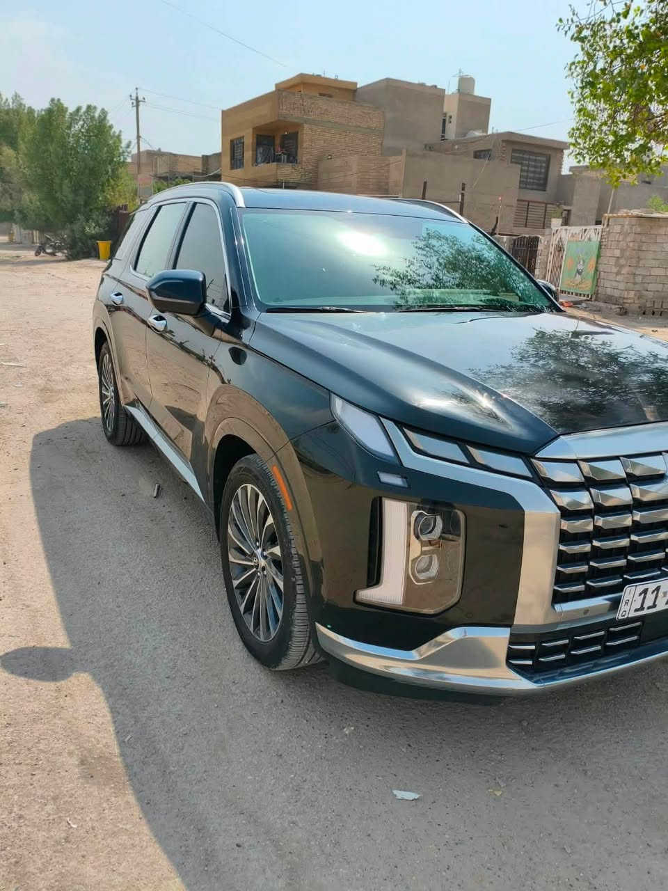 هونداي بلسايد2023 فئة گلگرافي  فول 1/1 اعلى فئة
1 - اللون / أسود ￼

2 - العداد  / 8الف

3 - الرقم بغداد الجديد

4-  شاشة عرض(داتا شو)

5- المحرك   v6    3.8 <كير ومحرك شرط  +تبريد ثلج❄️>

6- بصمة تشغيل + بصمة ابواب +تشغيل عن بعد نظام تقديم وترجيع السيارة عن طريق البصمة

7- بانوراما اسود كنتاري

8-  فتحة سقف عدد ٢

9- سماعات هارمن گاردن

10- رادار امامي  + خلفي+رادار جانبي  

11- حساسات امامي + خلفي 

12-  كامرات عدد 6  360 درجة 

13- كشنات امامي خزن ميموري +مساج 

14-  كشنات كهربائي تدفئة وتبريد

15- كشنات جلد اسود ملكي7 راكب قلاب كهربائي 

16- جميع الكشنات تدفئة تبريد

17- بردات جانبية

18- تبريد مركزي امامي + خلفي منفصل التحكم

19-تحكم ستيرن + شفتات

20- تدفئة ستيرن 

21- مرايا هيتر + تعتيم 

22- صندوق كهربائي شفط

23 - وضعيات قيادة  (٥)

24- ويل كب حجم  ٢٠ 

25- اوتو هولد + نقطة عمياء 

26- سايد بريك بصمة + مثبت سرعة

27- شحن لاسلكي 

28 - إشارات بالمرايا  + إشارات جانبيه

29 - اوتو هولد

30 - تحديد مسار

31 -شاشة ديجتال كبيرة

32 -تشغيل عن بعد 

33 - استيرن رجاج

34 - نظام HTRAC دفع رباعي 

35 - نظام مانع انزلاق 

36 - نظام نزول منحدرات 

37 -كشنات Vip منفصل ابيض ملكي

حادث تبديل چاملغ وباب السائق .اصلي وشغل درجه اولى.السعر اتصل وتدلل جوه السوق

مكان السياره بغداد الامين 
‏استفسار ‭***********‬ ￼‏

والكثير من المواصفات لم تذكر بعد
