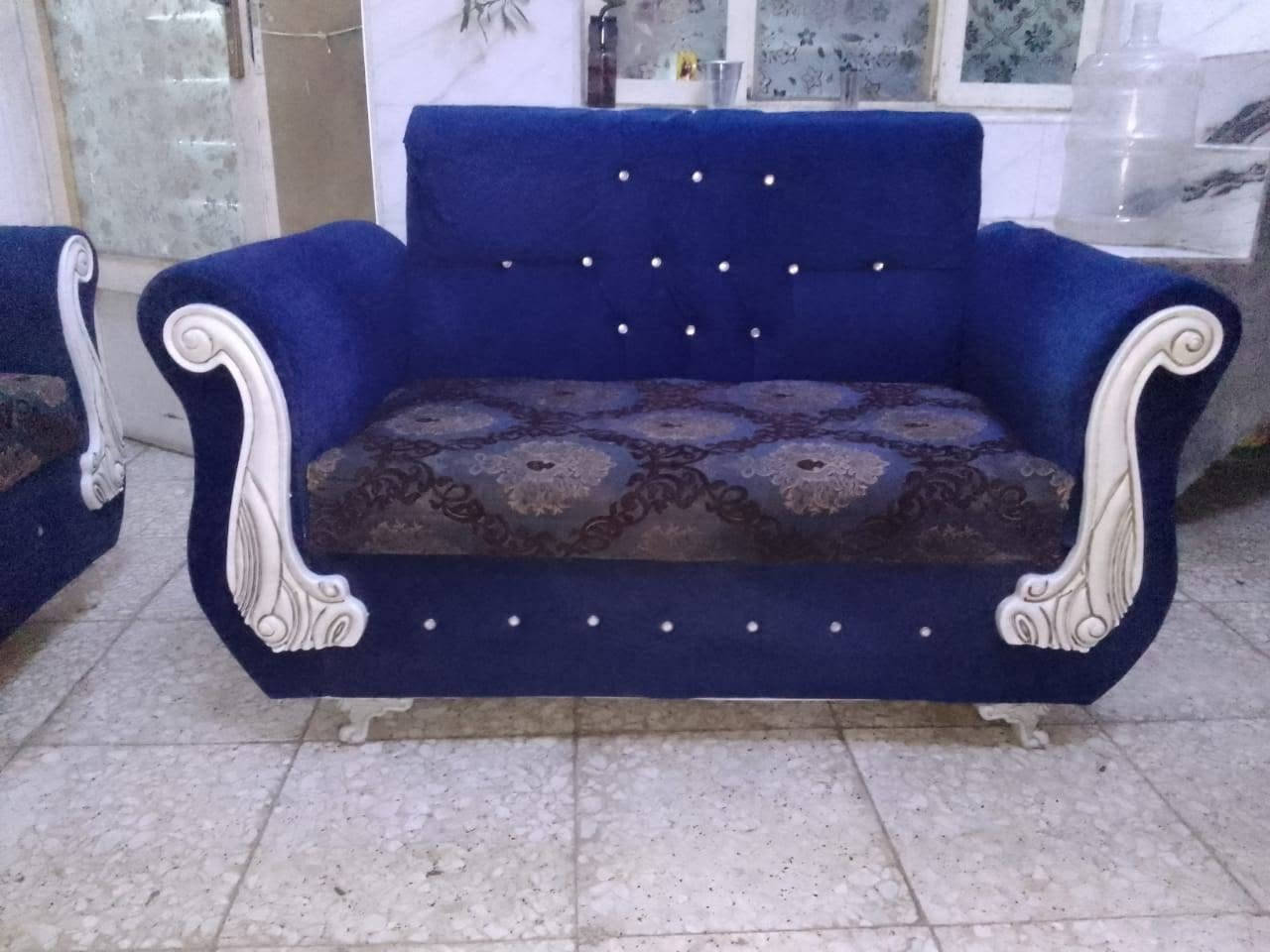 السلام عليكم طخم مستعمل سعر ٢٥٠وبي مجال ***********
