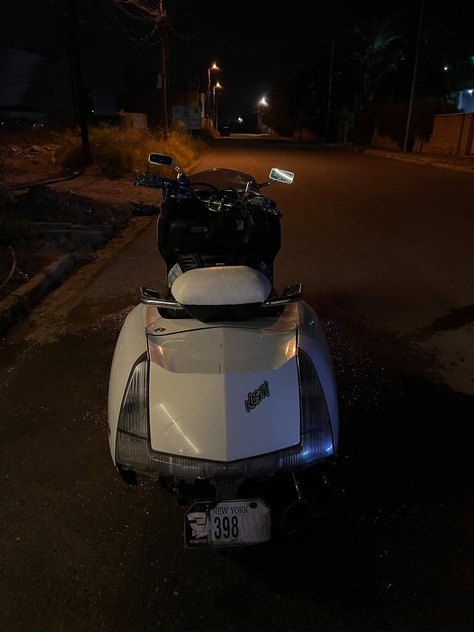 ماطور ماجستا من كراند كلاسيك مكينه 400cc مامفتوحه رقم واحد كيجات كلها شغاله بس مال بانزين مو شغال بك لايت خلاط اشاير كلها شغاله مرايات الاصليه السعر 750وبي مجال للطيبين رقم الموبايل ***********
