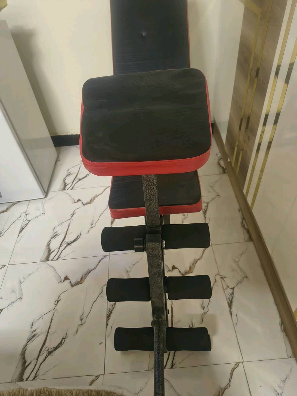 للبيع جهاز رياضي متعدد الاستخدامات 
جهاز رياضي منزلي شامل  ينفع لتمارين البطن والذراعين والرجلين، ومقعده قابل للتعديل.
نظيف وحالته حلوة مناسب للبيت