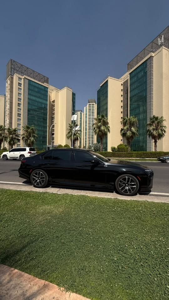 Bmw 740
موديل 2023
ام بكج بلادي 
داتاشو 
بوب شفط
بانوراما
ايماءات تحكم بالسيارة عن طريق الاشارة 

سقف روز رويز بالسقف بلادية متغيرة اللون

بردات كهرباء

رادار امامي كبير

نقطة عمياء

ناضور ليلي

مقاعد تدفأة وتبريد

باب خلفي طويل السيارة بدون اي نقص او مسج او کود
جاهزة من كلشي
ونضيفة جدا
صيانه بالشركة ودهن وتخم تايرات جدد

السيارة داخلة كلين هنا صار بيها طخة بلباب ونصبغ بدون دواخل ولا ايرباك وموجودة صورة الطخة

وطبعا وياها بصمتين و كارت

وعليها موافقة تضليل 80‎%‎ جديدة
السيارة باسمي 
مكان السيارة اربيل
السعر 62000 دولار  وبيها مجال 

موبايل
***********
