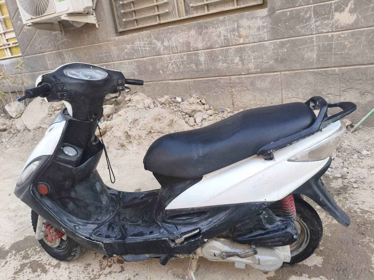 دراجه جي فور نضيفه فول السعر 250 وبي مجال الشراي يراسلني *********** واتساب

