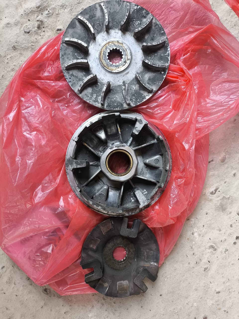 سلام عليكم كلج 120رياضي ماعروف  شنو نوعه
بس شرط اذا مو شلعه أو معدل مرجوع +بنكهة جيسو حط سعر وخذهن مكان التاجي باب الاول بيه وتساب***********
