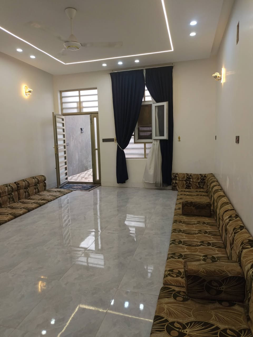 دار للبيع مساحة ١٠٠ متر ثنين غرف نوم صاله مطبخ وستقبال طابق اونص
بناء درجة اولى السعرمعه الاثاث٨٠ مليون بدون اثاث٧٠ مليون العنوان كوفه علوة الفحل قرب الفلل الاستفسار على رقم مكتب الاسدي
***********/***********
