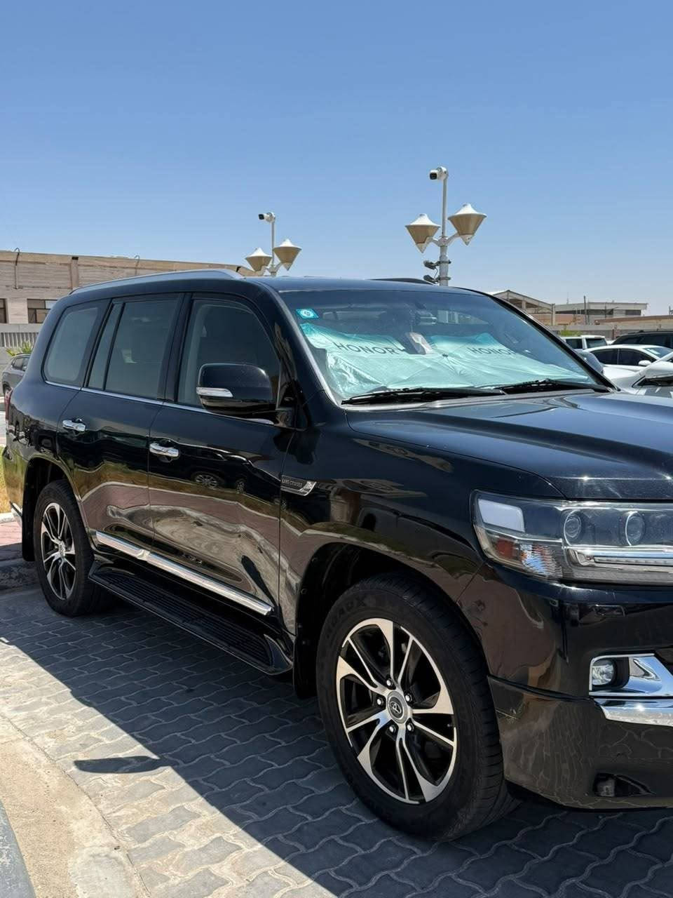 لاندكروز GXR 2021 بحريني
.. سيارة مال بيت استخدام شخصي باسمي شرط تحويل 

  : لاندكروز GXR موديل 2021

 (بحريني فول مواصفات 1/1)

  اللون: أسود ملكي والداخل قرميدي جلد 

  العداد :97الف  كم فقط (حقيقي).

  الحماية والحالة: مكفولة عدا بارد بسيط  بدون صبغ سياره شرط الفحص ممبين والسيارة مغلفة بالكامل حماية PPF.

المواصفات 

  الأبواب: خلفية شفط + سلايد روف.

  الداخلية والترتيب: دشبول لكزز + مراية السايق شفط+ تشغيل عن بعد.

  الجام: يقفل كله أوتوماتيك ويا القفل.

  النظافة: أرضيات الشركة الأصلية 

وعدة الصندوق والأغراض الباقية أخت الوكالة ما مستعملة نهائياً

  الرقم: بغداد (تحويل مباشر )

  المكان: البصره العشار 

  السعر:525 ورقة وبي مجال 

  للتواصل والاستفسار  ***********
