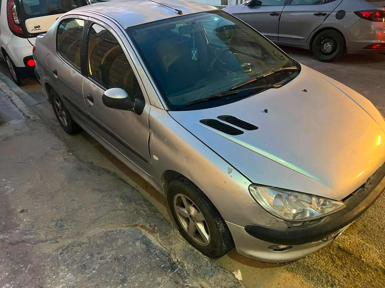 بيجو فرنسي 206
موديل 2009
كير اوتوماتيك 
الصندوق مضروب + الكير كايم

***********ب٣١بيها مجال
