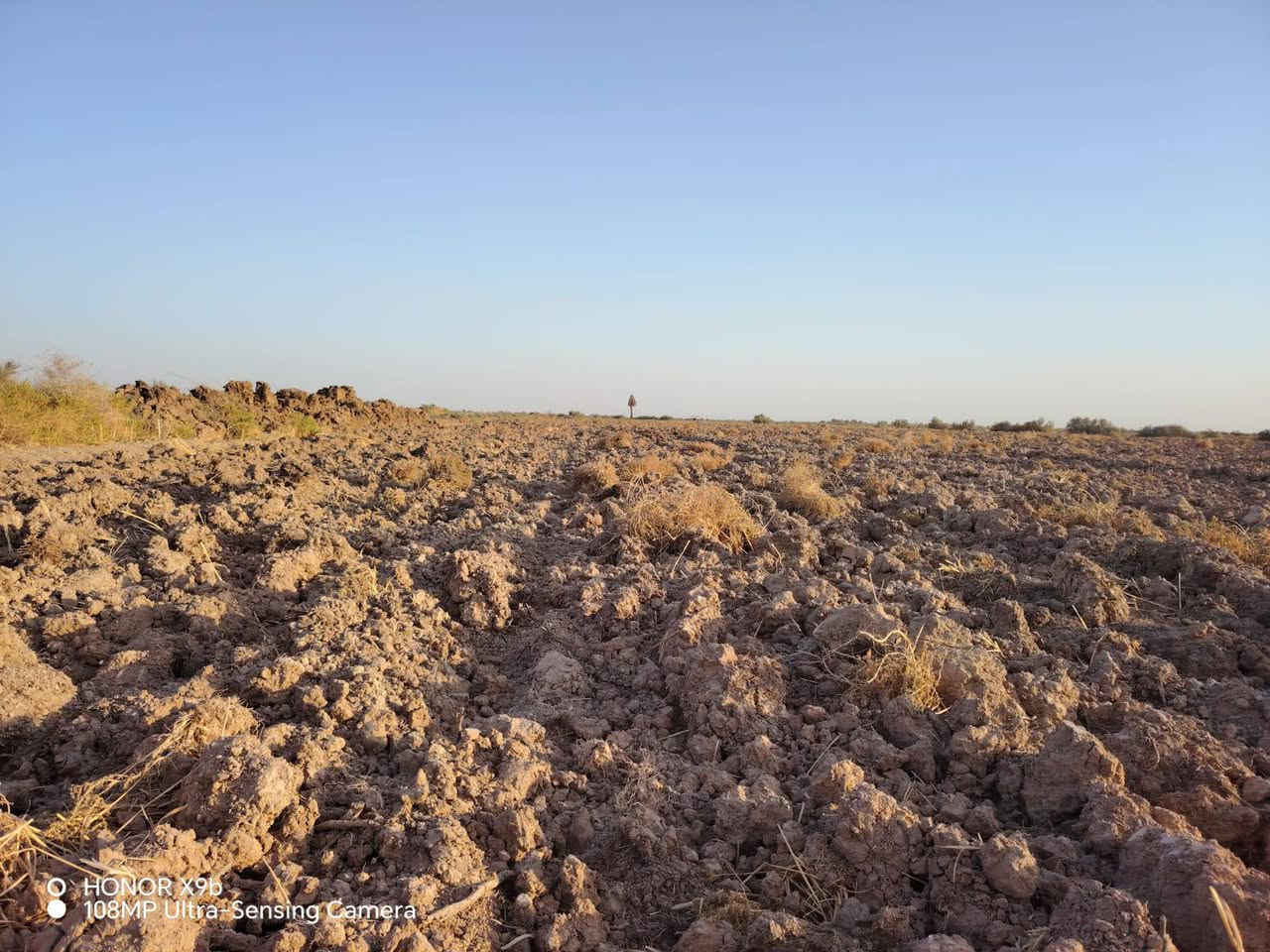 السلام عليكم ارض زراعيه 20 دونم  متوفر ماء وكهرباء  مكروبه فدان  المكان  واسط بين الحي والموفقيه الإتصال  ***********
