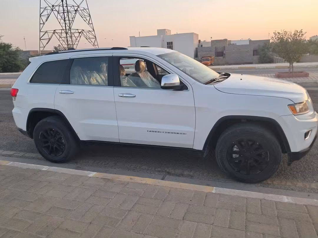 jeeb Grand CHEROKE Laredo للبيع
الموديل/2016 فور ويل دفع رباعي

امريكي محرك ٦ سلندر[ 3.600] محرك وكير كفاله ممفتوح على وضع الشركه ماشيه ١٤٤ ميل

  السياره  فول عده الفتحه// بصمه  تشغيل +بصمه ابواب +كشن كهرباء +تشغيل عن بعد  + زر نضام ايكو+ زر نظام سبورت الرياضي  السياره نضيفه حيل كتلوكات الشركه بعدهن بيهه

 السياره كلين بدون حادث  فقط بالعراق رش باب السائق اثر طخه ماطور  السونار مرفق مع الصور 

السياره  رقم انبار //بأسمي رقم وهزه وسنويه كله جديده الرقم الانلكيزي الجديد

السعر //180$  

 //المكان //الرمادي//***********
