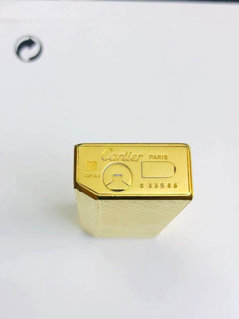 قداحة كاتير ( Cartier) سانتوس  
سويسري اصلي انتاج التسعينات  
تغليف ذهب 20 مايكرو 
نقشه مميزة من النوادر   
للاتصال ***********
