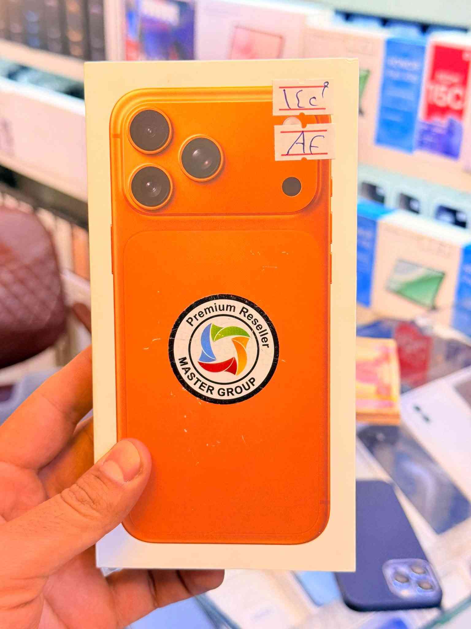 ايفون 17برو ماكس ذاكره 256بطاريه 100‎%‎مشحون 142مره فقط جهاز اخو جديد زلغ واحد مابي وتر بروف جهاز بمعنه كلامه نضيف هوه جديد سوه عربي شرق اوسط اصلي ماستر ملحقات كامله ضمان 5ايام من مركز لوان مميز 
سعر 1800الف قفله من الاخير 
بغداد البياع شارع عشرين مكتب ماستر للمبايل 
***********

نص مكتوب في الصور:
- ٧:١٠ حول > الاسم iPhone إصدار iOS 26.7 اسم الطراز iPhone 17 Pro Max رقم الطراز MFYN4AF/A الرقم التسلسلي D95L4JL4KW الأغاني الفيديوهات الصور السعة ٢٥٦ غ.ب. متوفرة ٢٣٥,٦٣ غ.ب. عنوان Wi-Fi 28:D5:B1:E1:4B:97 Bluetooth 28:D5:B1:EB:6C:D8 البرنامج الثابت للمودم 1.71.00 SEID
- ٧:١٠
- حالة البطارية
- >
- عادية
- تعمل بطارية iPhone هذه على النحو المتوقع. حول البطارية والضمان...
- الحد الأقصى للقدرة
- ١٠٠٪
- هذا قياس لقدرة البطارية مقارنة بقدرتها عندما كانت جديدة. قد تتسبب القدرة المنخفضة بتقليل ساعات الاستخدام بين عملية الشحن والأخرى.
- عدد الدورات
- ١٤٢
- هذا هو عدد مرات استهلاك iPhone لقدرة البطارية. معرفة المزيد...
- تاريخ التصنيع
- أيلول ٢٠٢٥
- أول استخدام
- تشرين الأول ٢٠٢٥