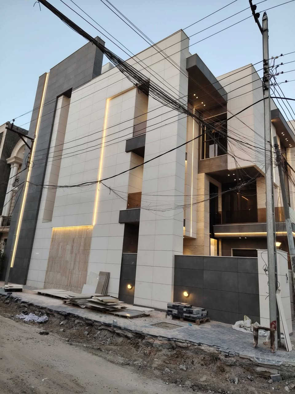 تأسيسات كهربائية عامة بأنسب الأسعار العمل بكافة مناطق بغداد 
نقطة او قطعي 
بوري او سيمنز بأنسب الأسعار 
***********
***********
