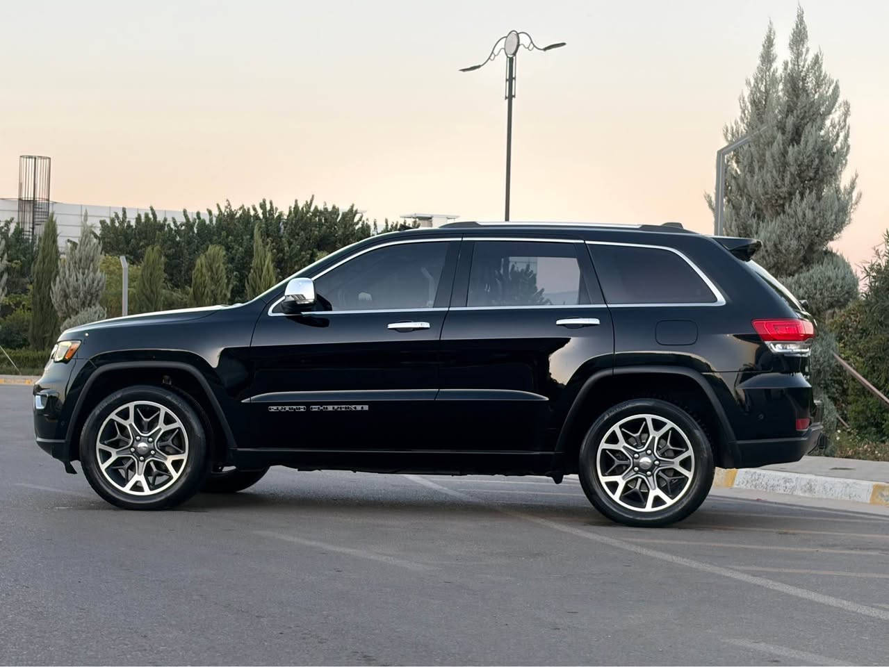 JEEP (GRAND CHEROKEE)LiMiTED 2017

مواسفات/ليمتدي قەپات مواسەفات رادار گەورە✅
بۆياخ/ کلين تايتڵ ✅
کوشن/جلد ساردوگەرم✅
شاشە/گەودە✅
رادار✅
پانۆراما✅
شاشە گەورە✅
فۆڕويل درايڤ✅
سنوق/جەگ✅
تايەو ويل ئۆڤەر لاند✅
رادارگەورە ✅
خەتي جادە✅
ێيکۆ✅
سپۆڕت✅
پارکين✅
کامل تەحەکوماتي سە رسوکان✅
ڕۆشتن/٦٠هەزار مايل✅
 سەيرەکە تاقانەيە يەک دينار مەسرەفي تيا نيە بەشەرتي گێڕ مەکينە سۆنەر کۆم پيتەر ✅
سلێماني✅
نرخ(٢٤١)
*********** السليمانية, العراق
