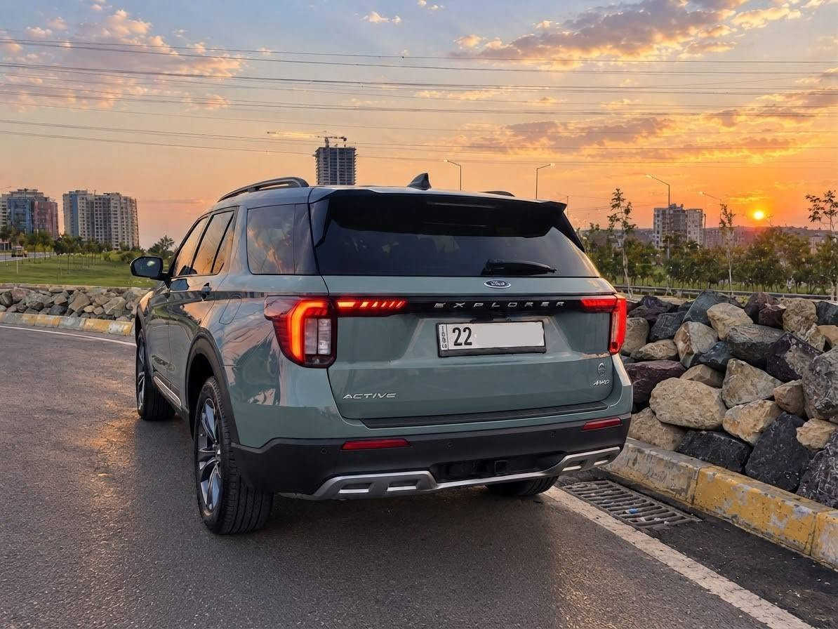 FORD EXPLORER 2025 ACTIVE 
***********
بسمة شغال صندوق شفت رادار  شاشة گةورة كوشين هيتةر ىؤتؤ ستارت دةبل ئةكسل ٣ريز كوشين خةتي جادة رةنگي سيمنت جام رةش  2 پارچةي صبوغة ناوةوةي نةگرتوة بةشةرت ئيرباگي هيچي نةتةقيوة بةشةرت گير و مكينة بشرط ٩٠٠٠كم رؤيشتووة هةموو شتيكي بيلادية أربيل, العراق
