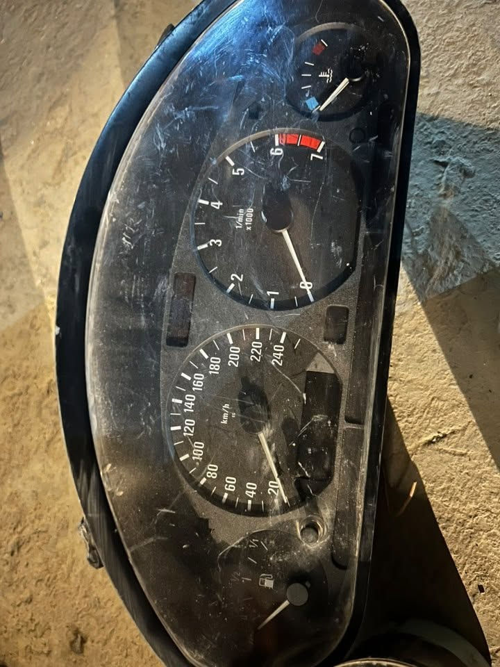 متوفر كيجات bmw e36 سعر الكيج ٥٠الف 
موجود توصيل 
***********
