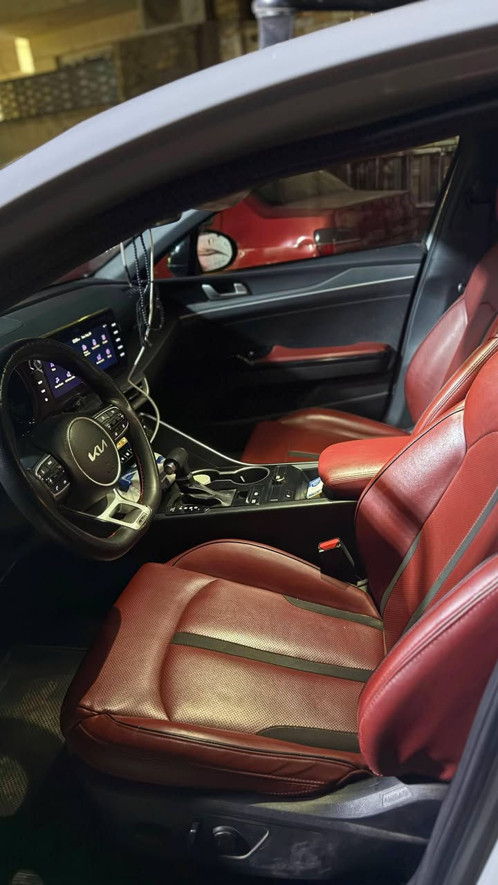 سلام عليكم
Kia k5 2023موديل

جي تي لاين الون سمنتي داخل احمر 

1600 تيربو 

فول مواصفات للأخير بنوراما بصمه 

شحن لاسلكي 

مثبت سرعة 
 
نظام مانع انصدام امامي خلفي 

رادار امامي خلفي 
 
تشغيل عن بعد 

سياقه ذاتيه أربع وضعيات 

الضرر موضح بالصوره

مرقم بغداد 

رقم الهاتف 
***********  

مكاني بغداد بلديات
