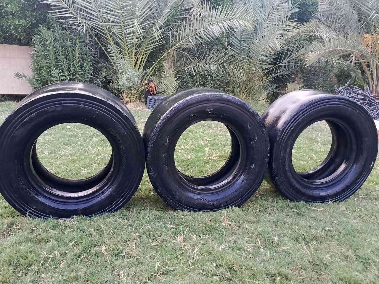 تايرات حادلة عريض مستخدم نص عمر 
سعر 450الف رقم الهاتف ***********

