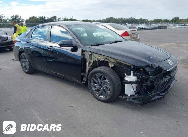 لا توجد تفاصيل

نص مكتوب في الصور:
- BIDCARS