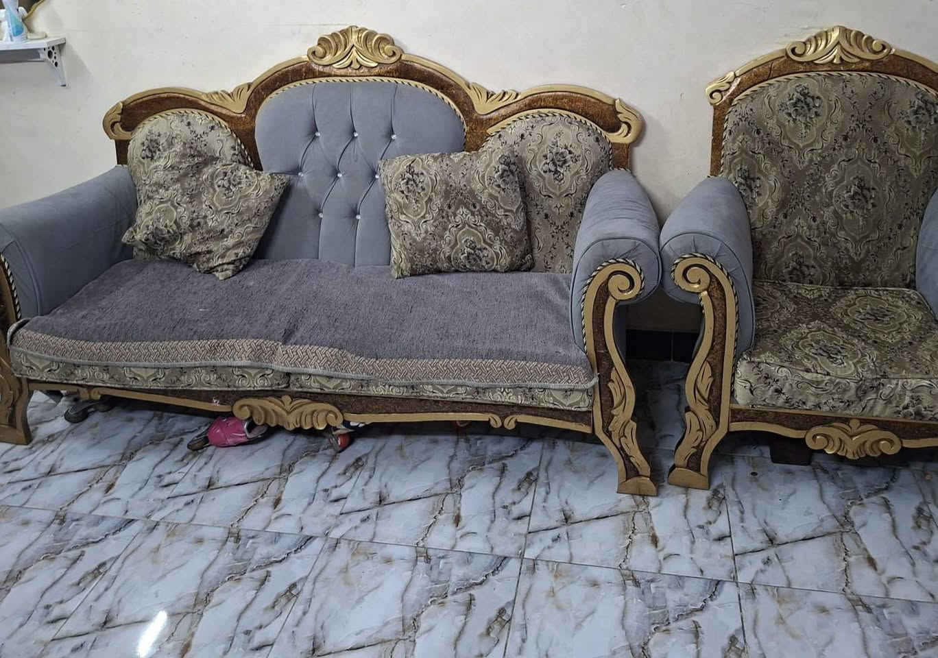 السلام عليكم 
غراض بيت للبيع 
ثلاجه ٩ قدم نظيفه كلش سعره ١٠٠ الف
طباخ اربعه عيون والفرن شغال سعره ٦٠ الف 
كاونتر مترين + ملحق  نظيف + سنك متر واحد سعره ١٧٥ الف 
تخم ١٠ مقاعد مستعمل سعره ٢٥٠ الف 
ديوان ٨ مقاعد  مستعمل سعره ٩٠ الف 
الموقع/ بعقوبه /الجاهزه / دور الضباط 
***********
