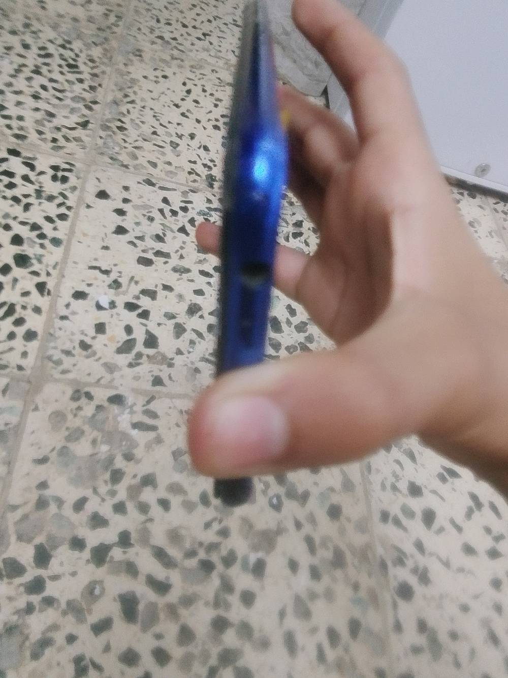 سلام عليكم عندي جهاز للبيع يرادله شاشه  وظهر