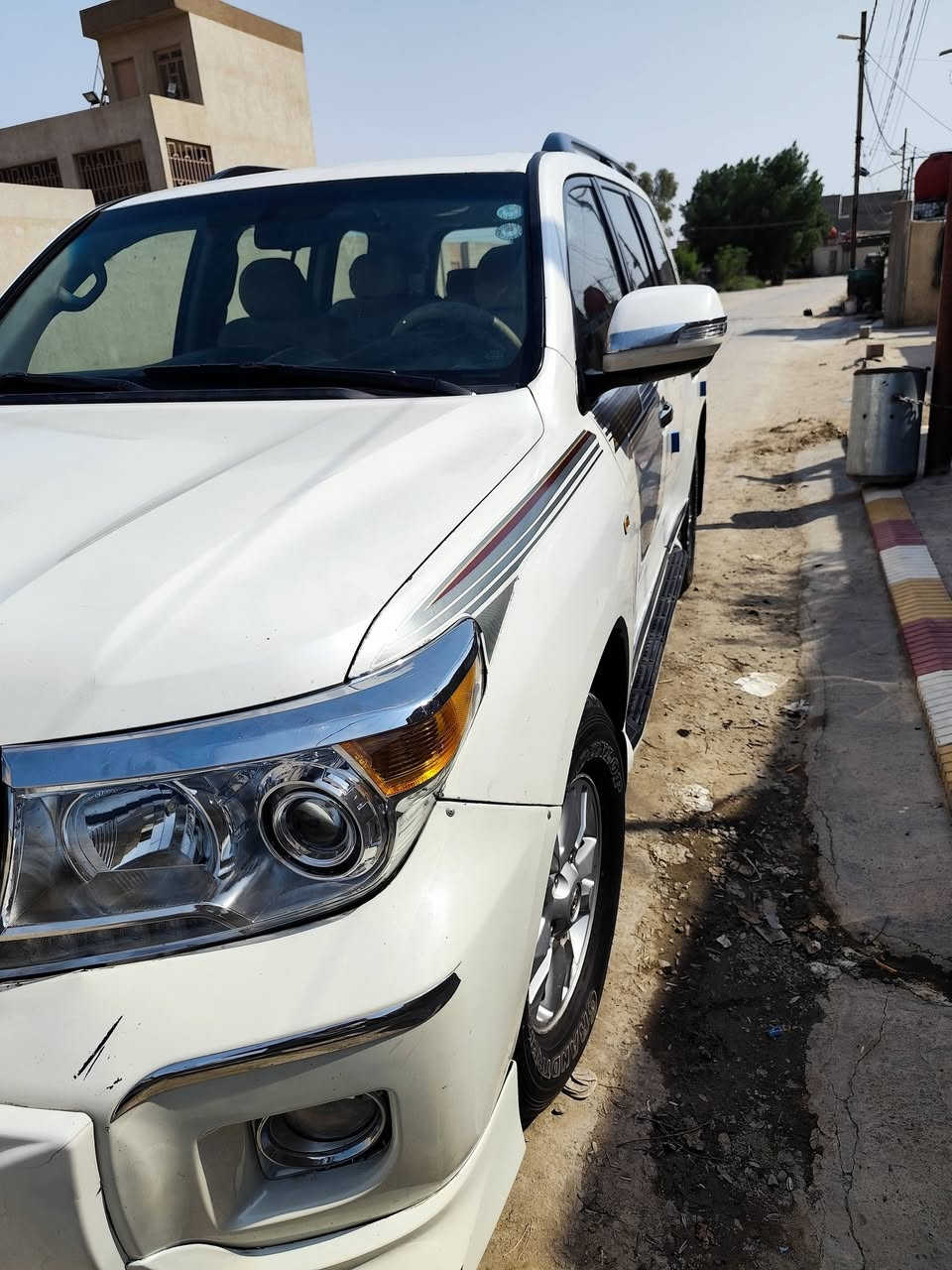 يا الله     السلام عليكم بيع مستعجل
لاندكروز GXR  2010.  
رقم اربيل باسمي  تحويل او وكالة  
كفالة عامة من الضربه صبغ اثر بطش قديم الشبر فقط باقي كفالة عامة السيارة علة بلادهة مال جناي بشرط كير ومكينه مكينة مكفولات 
جاهزة من كلشي تبريد تخم تاير كهربايات 
صدر امامي خلفي مكينة كير لا تنقيص ولا تبخير   موصفات.
( بصمة ،،،، فتحة ،،،،،. ثلاجة … تحكم جهتين….اشاير بالمري،،،،، شاشة حجم كبير،،،،،،، كاميرا ،،،،،، تبريد 3قطع  ….7راكب،،،،،،فور ريل ) 
السعر( 215 ) وبيها مجال بسيط 
ماشية 150K  
التصال على هاذا الرقم(***********)
مكاني  بابل الهاشميه  
( بيع فقط بدون مراوس )
