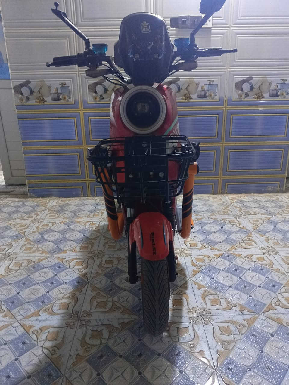 السلام عليك عندي دراجه شحن نوع X900 للبيع عوزه 3 بطاريات وانطيك بطاريات 2 وياه شرط الفحص والكهربائيات كله شرط الفحص مكاني ناصرية قرب جامعة ذي قار
