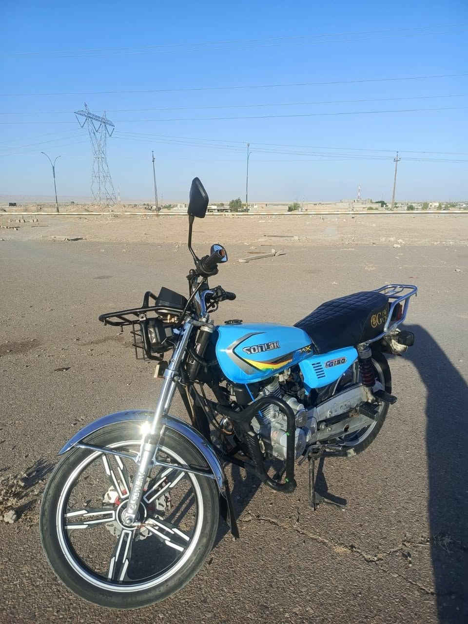 سلام عليكم  دراجه البيع تايرات جديد محرك مبدل بستم وبوش  باتري جديد بك شغال كهرابايات شقاله مكان الموطور صلاح الدين بيجي رقم ***********
