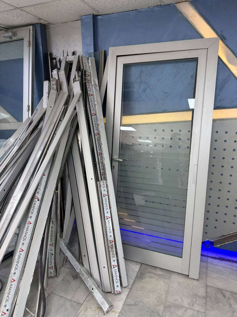ابواب المنيوم العدد 8اخو الجديد سعر الباب 80وبي مجال مكاني بغداد م الصدر ***********
