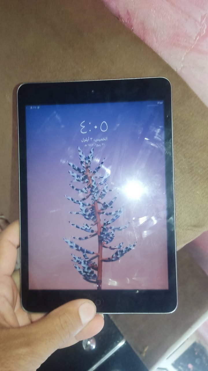 الجهاز: أبل آيباد ميني مقلد ايفون  (iPad Mini). 
الحالة: مستعمل نظيف جداً وشغال بشكل ممتاز بدون أي مشاكل.
الاستخدام: ممتاز جداً للأطفال، لمشاهدة اليوتيوب، الدراسة، والألعاب الخفيفة  السعر 70الف معه توصيل بي مجال ❤️***********
