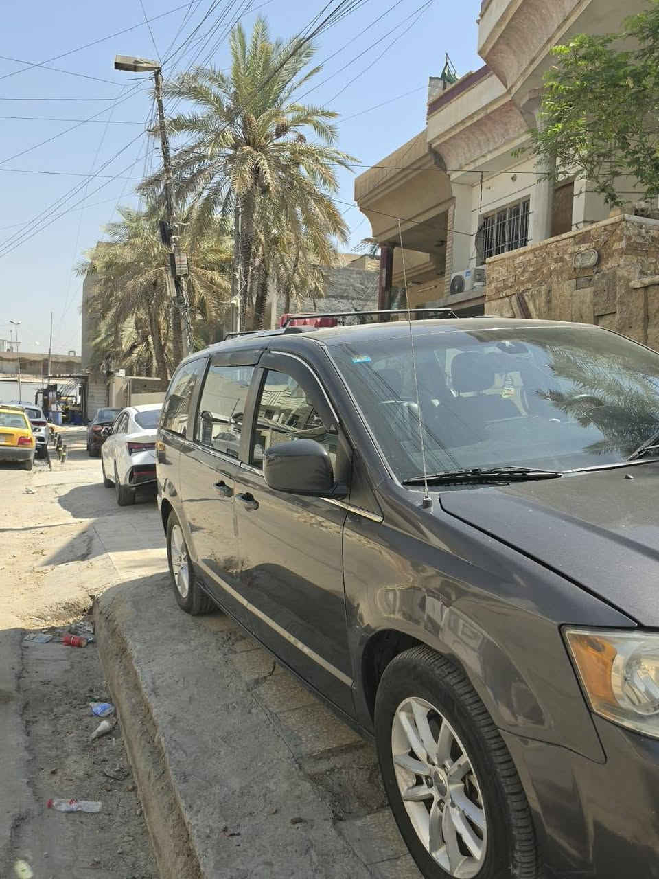 •  دوج كرفان 2019 / رقم بغداد 
•  ﻿﻿فول مواصفات فئه SXT
ماشية92الف قابلة للزياده
تشغيل عن بعد
تحكم ستيرن جهتين
كشنات جلد
كامره خلفيه
كشنات بلع
مانع انزلاق
مثبت سرعه 
تبريد 3 قطع
*ابواب كهرباء *جنطه كهرباء
7 راكب كشنات منفصل VIPجلد

سعر 170$وبيه مجال 

للاتصال ***********
مكان السيارة بغداد / حي جميلة
