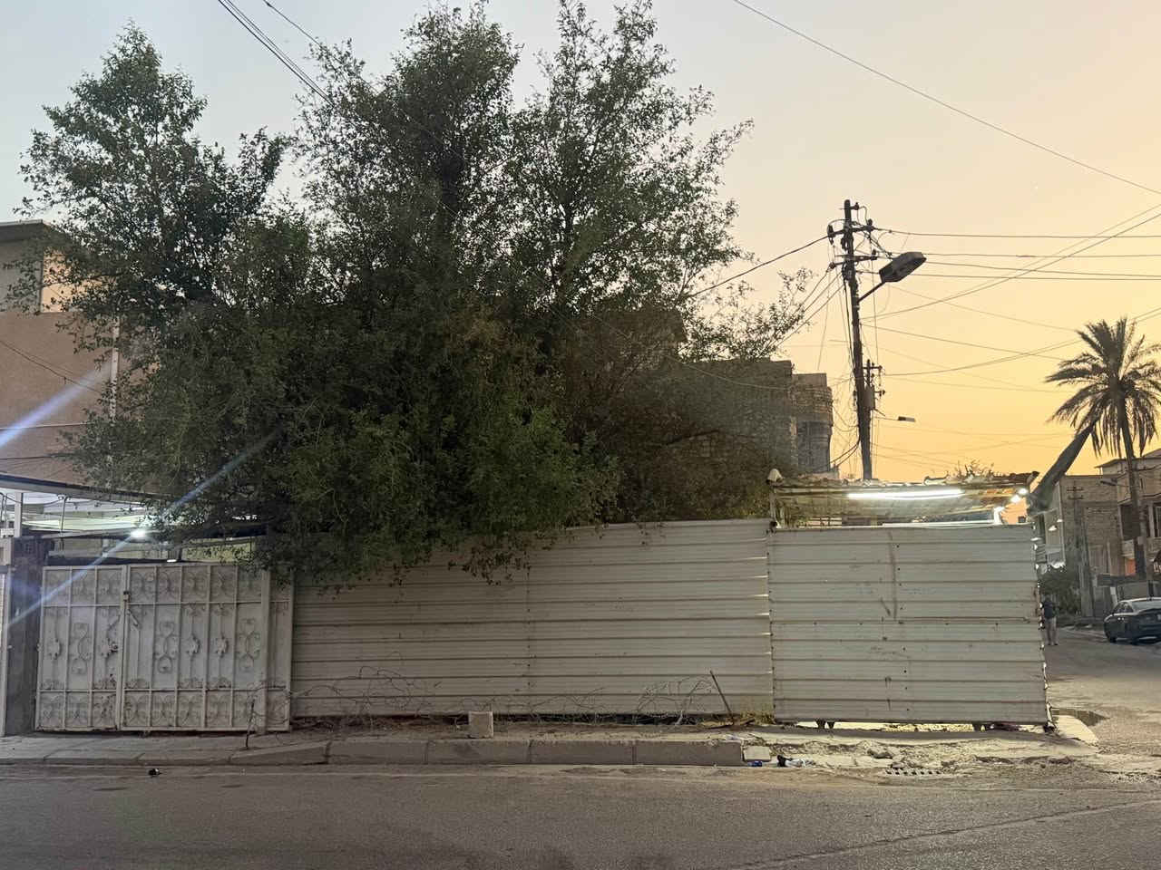 السلام عليكم عندي بيت  ركن طابو ملك صرف في منطقه الزعفرانية حي الربيع قرب مدرسه ألمها للبنات البيت تعبان ابيعلك قطعه كامله قطعه ارض مساحتها من 115 إلى 120 متر من تتفلش تبين المساحه شكيد سعر المتر مليون ونص للاستفسار اتصل على هذا الرقم *********** او *********** حسين التبين, القاهرة
