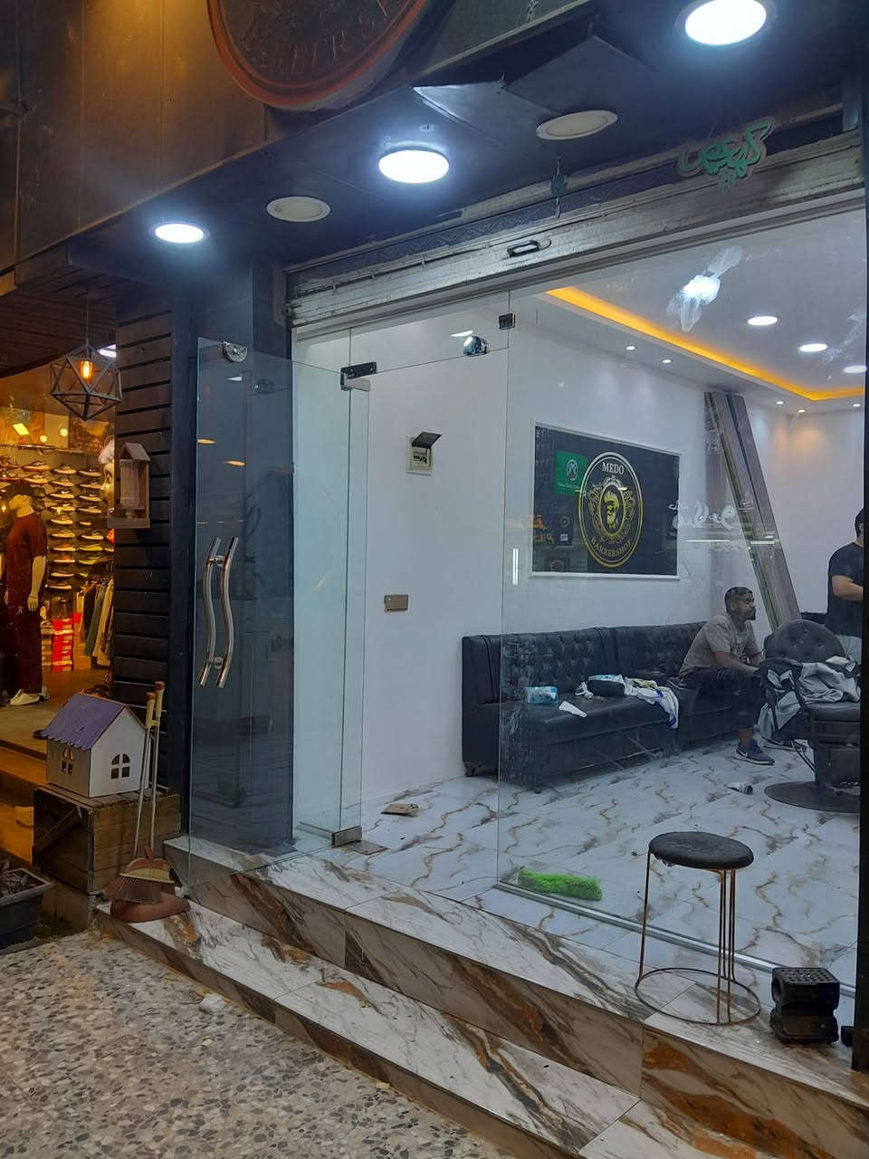 على بركة الله تم عمل جام خانه زجاج 10ملم مستعدون كافه الواجهات الزجاجيه اسعارنا تنافسية***********

نص مكتوب في الصور:
- عمل جام خانه كافة الواجهات الزجاجية لسنا الوحيدين لكنا الافضل ضياء القريشي *********** ***********