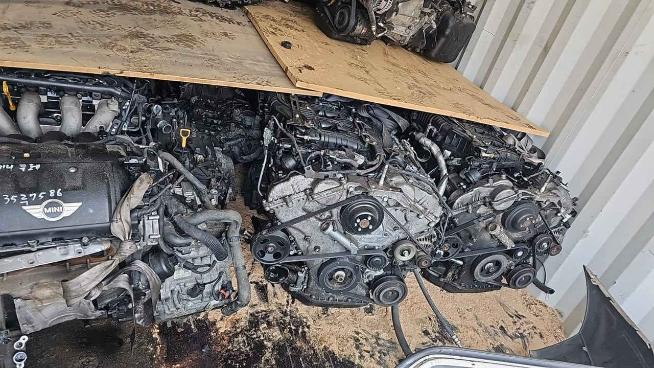 السلام عليكم يتوفر محركات ازيره 3300 و 2700 اكو عروض بيهن العنوان الديوانيه حي الصناعي مجمع عدي البديري ***********
