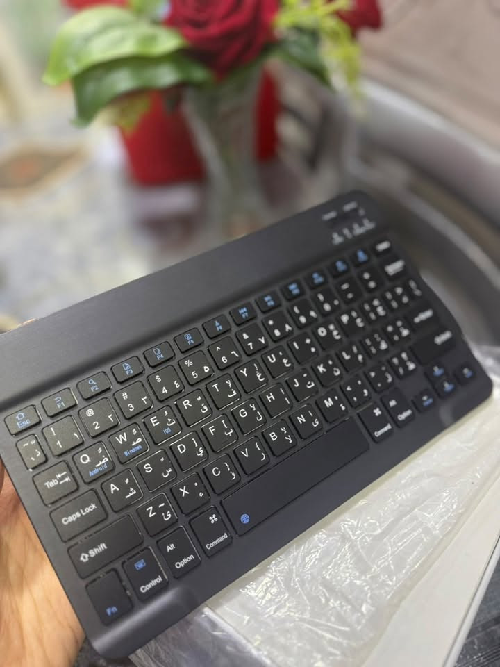 آيباد G-Tab 11 جديد بالباكيت (كامل الملحقات) للبيع 
الجهاز جديد تماماً غير مستخدم (بالتغليف الأصلي) ويجي وياه فول بكج ملحقات.
أهم المواصفات:
• الشاشة: 11 بوصة كبيرة وواضحة جداً للدراسة والمشاهدة.
• المعالج: MTK G80 Octa-Core (ثماني النواة) أداء سريع وسلس.
• الذاكرة والتخزين: 128GB تخزين داخلي + ذاكرة عشوائية (RAM) واسعة.
• الضمان: يحتوي على ضمان صيانة واستبدال (ZMC Care).
الملحقات المرفقة داخل العلبة:
• كيبورد أصلي 
• كفر للأيباد
• لزگه شاشة  
• الشاحن والأغراض الكاملة
الحالة: جديد بالكامل لم يفتح
السعر المطلوب: [140] ألف دينار
الرقم للتواصل : ***********
