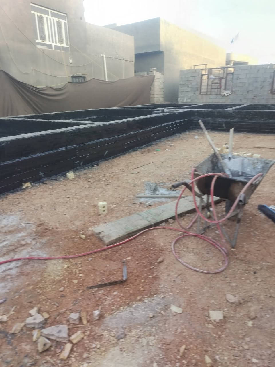 لتجير السطوح والاساسات بسعر مناسب ***********
