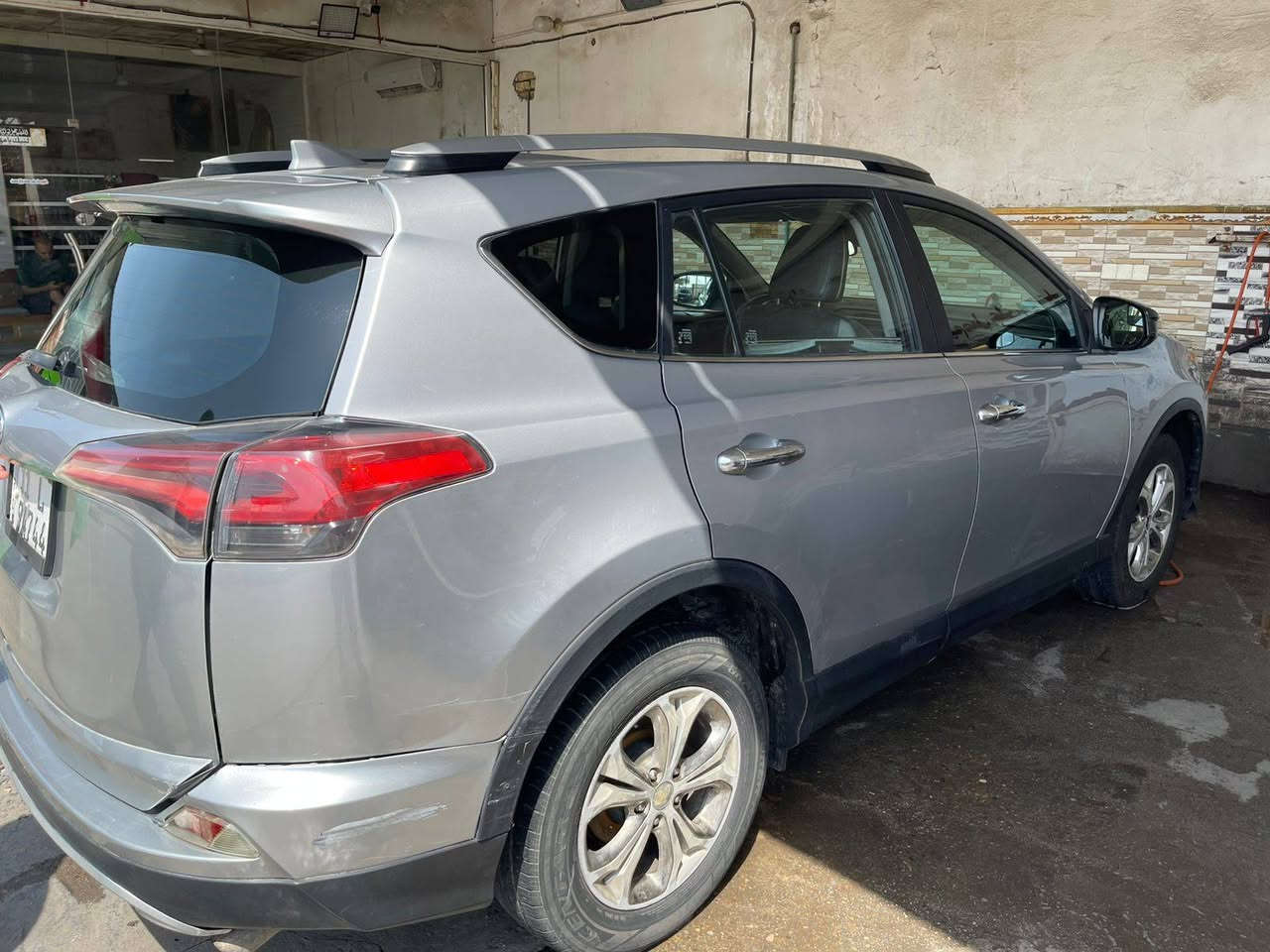 راف فور
موديل 2018 
حدادية جديدة 
تخم تاير جديد 
كهربائيات كاملة 
رقمها بغداد
ماشيه 142000 ميل 
حادثها جنطة بدون ايرباك كما موضح في الصور والسونار ...
السعر 165 وبيها مجال للشراي 
للتواصل ***********
السيارة باسمي والتحويل ثاني يوم
