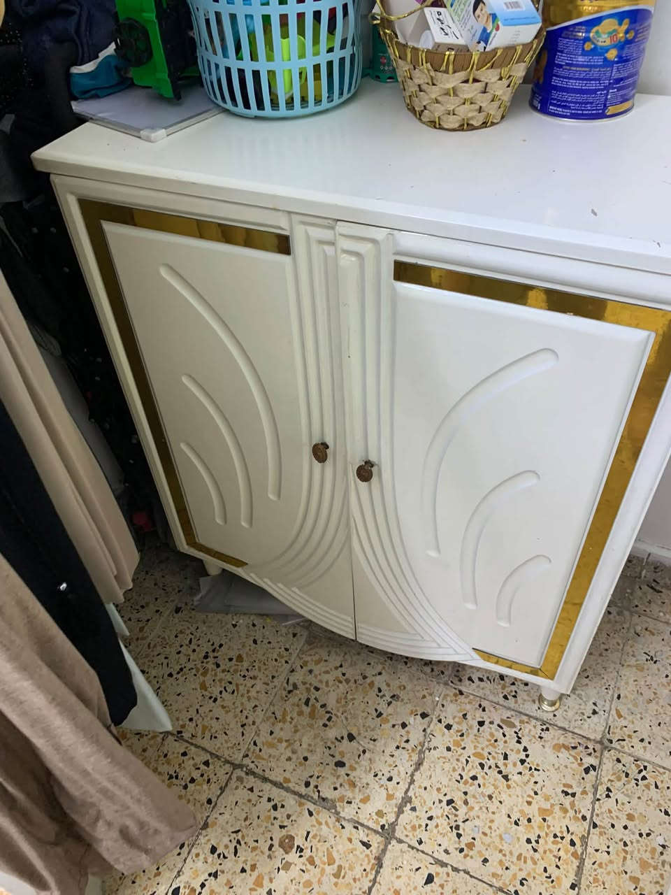 غرفه نوم كامله مابيها اي ظرر بقصها بس الزاويه  السعر عل وات ساب ***********
