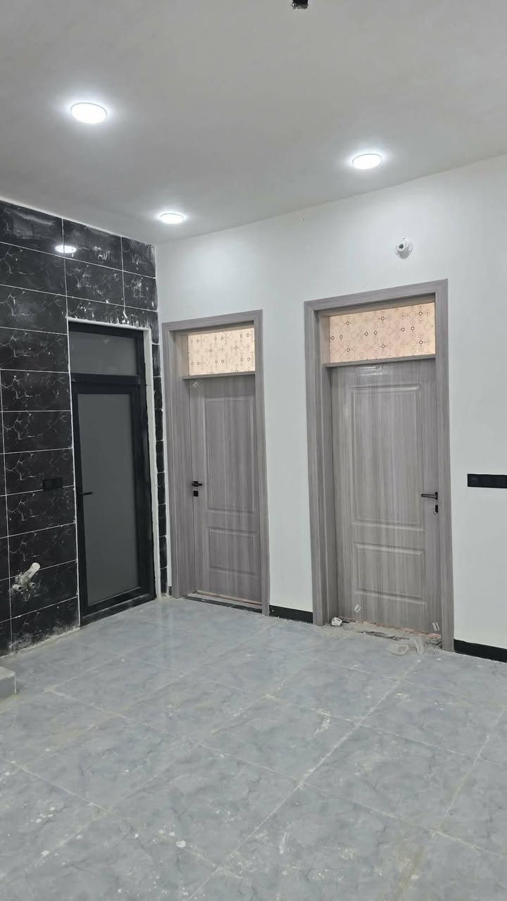 🏡 2 بيوت للبيع_بناء حديث
الديوانية / مجمع توحيد العفلوكي طريق السنيه السياحي وره سكة القطار شارع المركز ب البداية بعد 50 متر عن الشارع . 
🔸طابو زراعي سند 25  . 
المساحة 135م² – طابق واحد
🔹 2 غرفه نوم + استقبال + صالة
🔹 3 صحيات
🔹 مطبخ
🔻 ملاحظة : لا نعمل بالاقساط 
📞 للاستفسار: مراسلة الصفحة او 
الاتصال على[***********]
